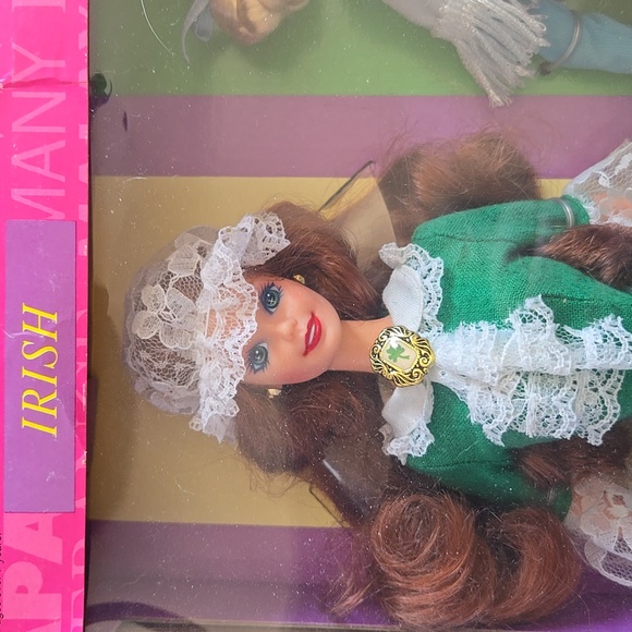 Barbie Dolls of the World Limited Edition Set - Picture 9 of 12